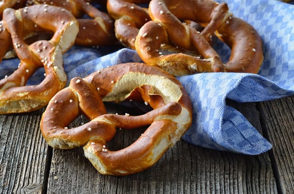 Brezel mit Butter